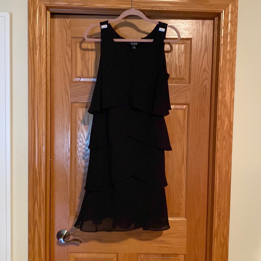 Fun, black sleeveless dress that twirls